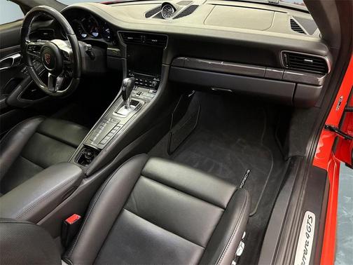 2019 Porsche 911 Carrera 4 GTS