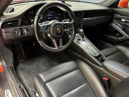 2019 Porsche 911 Carrera 4 GTS