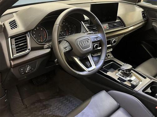 2024 Audi Q5 45 S line Premium