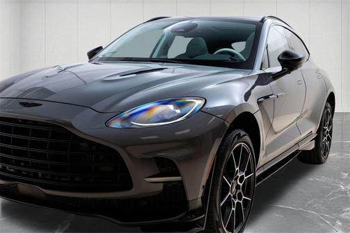 2025 Aston Martin DBX 707