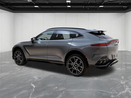 2025 Aston Martin DBX 707