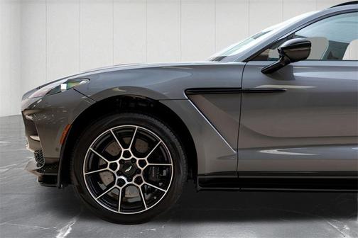 2025 Aston Martin DBX 707