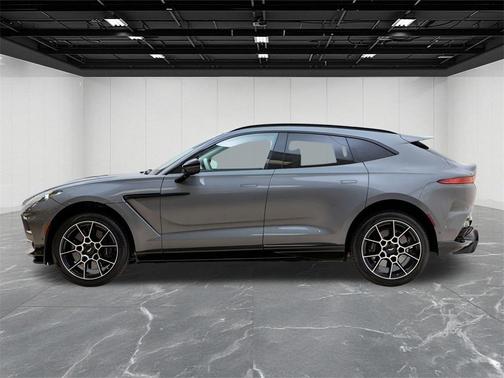 2025 Aston Martin DBX 707