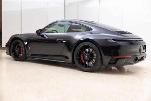 2022 Porsche 911 Carrera 4 GTS