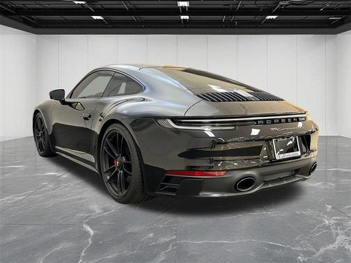 2022 Porsche 911 Carrera 4 GTS