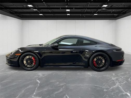 2022 Porsche 911 Carrera 4 GTS