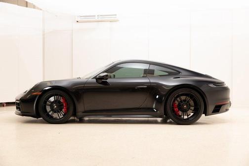 2022 Porsche 911 Carrera 4 GTS