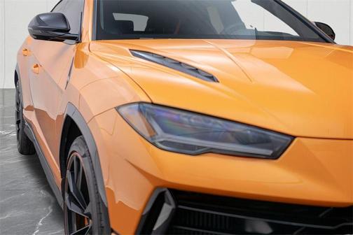 2024 Lamborghini Urus S
