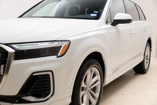 2025 Audi Q7 55 Premium Plus
