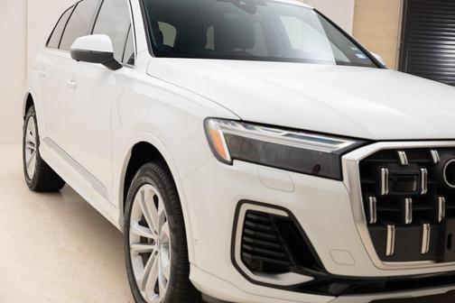 2025 Audi Q7 55 Premium Plus