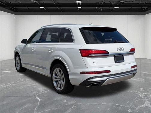 2025 Audi Q7 55 Premium Plus