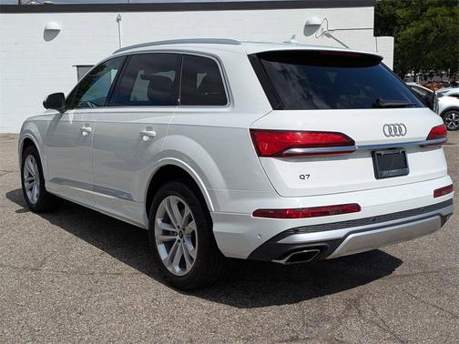 2025 Audi Q7 55 Premium Plus