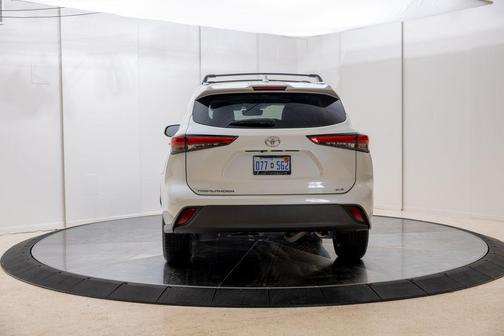Blizzard Pearl 2020 Toyota Highlander XLE