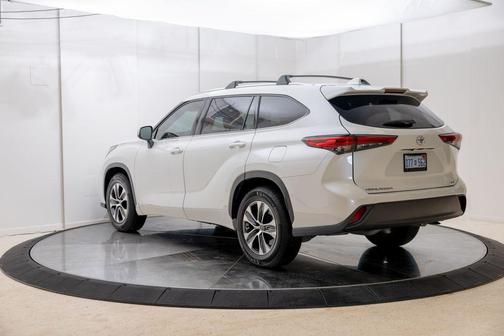 Blizzard Pearl 2020 Toyota Highlander XLE