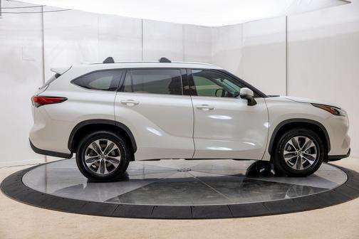 Blizzard Pearl 2020 Toyota Highlander XLE