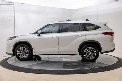 Blizzard Pearl 2020 Toyota Highlander XLE