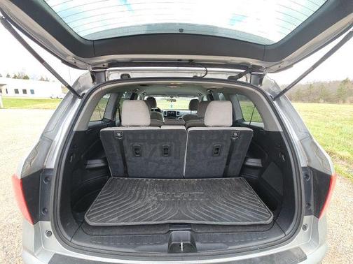 Lunar Silver Metallic 2018 Honda Pilot EX