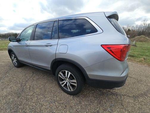 Lunar Silver Metallic 2018 Honda Pilot EX