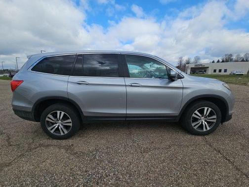 Lunar Silver Metallic 2018 Honda Pilot EX