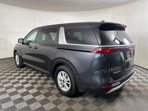 2023 Kia Carnival LX