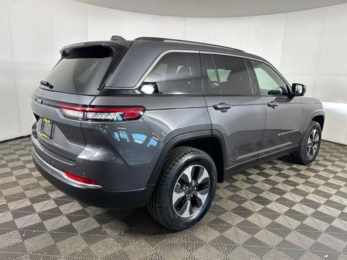 Baltic Gray Metallic Clearcoat 2022 Jeep Grand Cherokee 4xe Base
