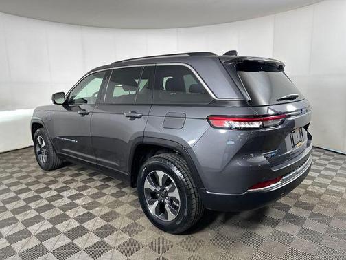 Baltic Gray Metallic Clearcoat 2022 Jeep Grand Cherokee 4xe Base