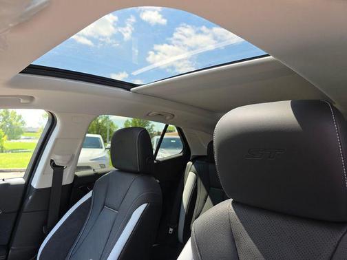 Iridescent White Tricoat 2026 Buick Envision Sport Touring AWD
