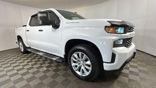 Summit White 2019 Chevrolet Silverado 1500 Custom