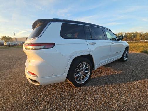 2023 Jeep Grand Cherokee L Summit