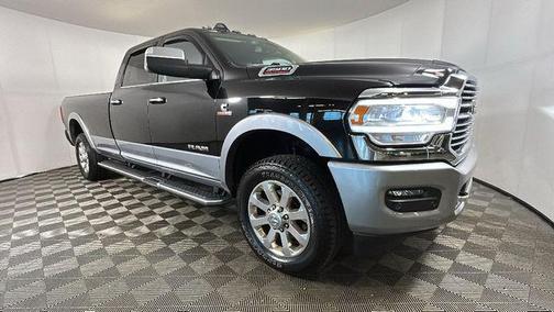 Diamond Black Crystal Pearlcoat 2022 RAM 3500 Laramie Crew Cab 4x4 8' Box
