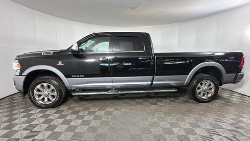 Diamond Black Crystal Pearlcoat 2022 RAM 3500 Laramie Crew Cab 4x4 8' Box