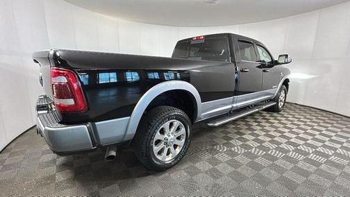 Diamond Black Crystal Pearlcoat 2022 RAM 3500 Laramie Crew Cab 4x4 8' Box