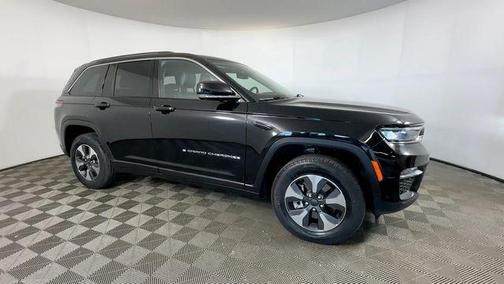 Diamond Black Crystal Pearlcoat 2023 Jeep Grand Cherokee 4xe Base