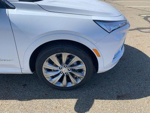 White Frost Tricoat 2026 Buick Envista Avenir FWD