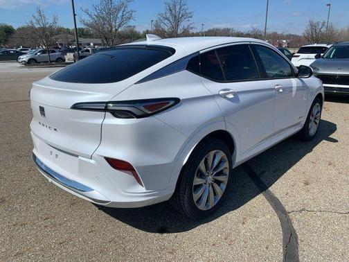 White Frost Tricoat 2026 Buick Envista Avenir FWD