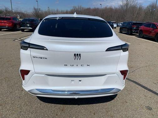 White Frost Tricoat 2026 Buick Envista Avenir FWD
