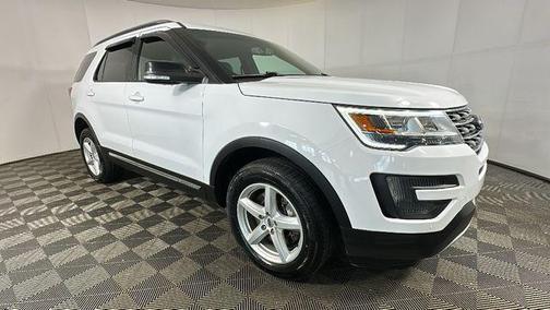 Oxford White 2016 Ford Explorer XLT
