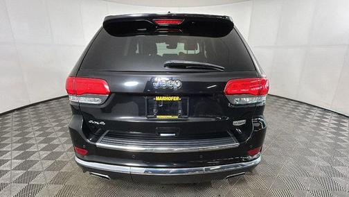Diamond Black Crystal Pearlcoat 2019 Jeep Grand Cherokee Summit