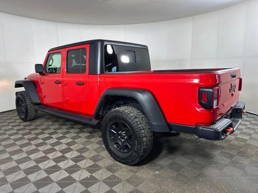 Firecracker Red Clearcoat 2022 Jeep Gladiator Mojave 4x4