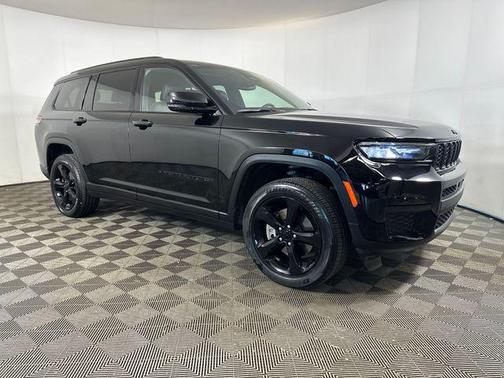 Diamond Black Crystal Pearlcoat 2023 Jeep Grand Cherokee L Altitude