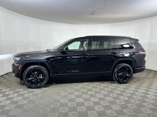Diamond Black Crystal Pearlcoat 2023 Jeep Grand Cherokee L Altitude