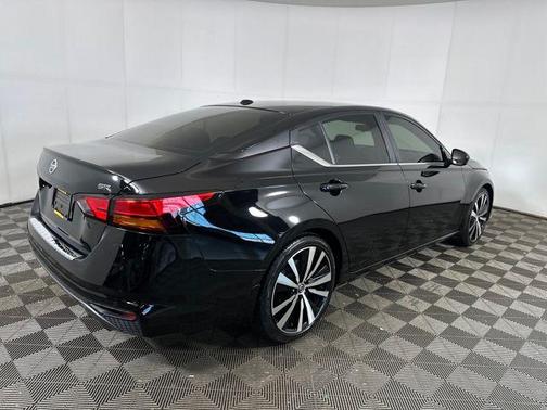 2020 Nissan Altima SR FWD