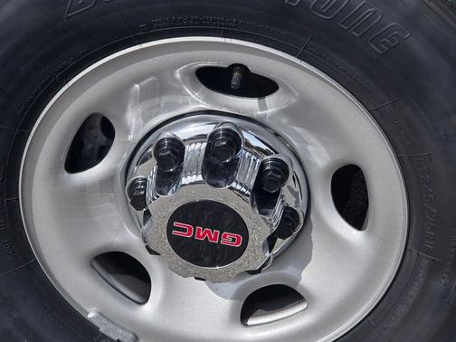 Summit White 2026 GMC Savana 2500 2500 Regular Wheelbase, LT, RWD