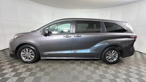 Predawn Gray Mica 2021 Toyota Sienna LE
