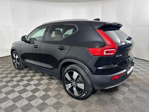 2019 Volvo XC40 T5 Momentum