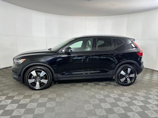 2019 Volvo XC40 T5 Momentum
