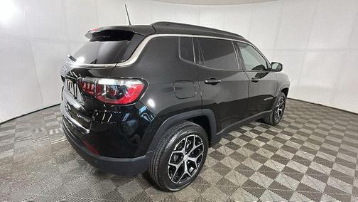 Diamond Black Crystal Pearlcoat 2024 Jeep Compass Limited