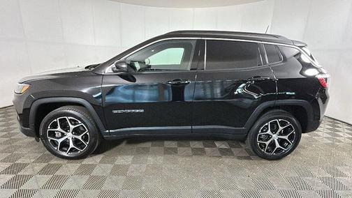 Diamond Black Crystal Pearlcoat 2024 Jeep Compass Limited