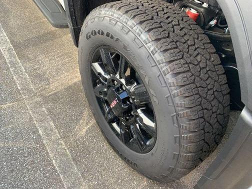 2025 GMC Sierra 2500 AT4