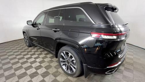 Diamond Black Crystal Pearlcoat 2023 Jeep Grand Cherokee 4xe Overland